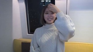 奶子很正的极品妞，全程露脸高能大秀直播刺激狼友，听指挥道具抽插骚逼，自己抠的好带劲，浪叫呻吟表情好骚